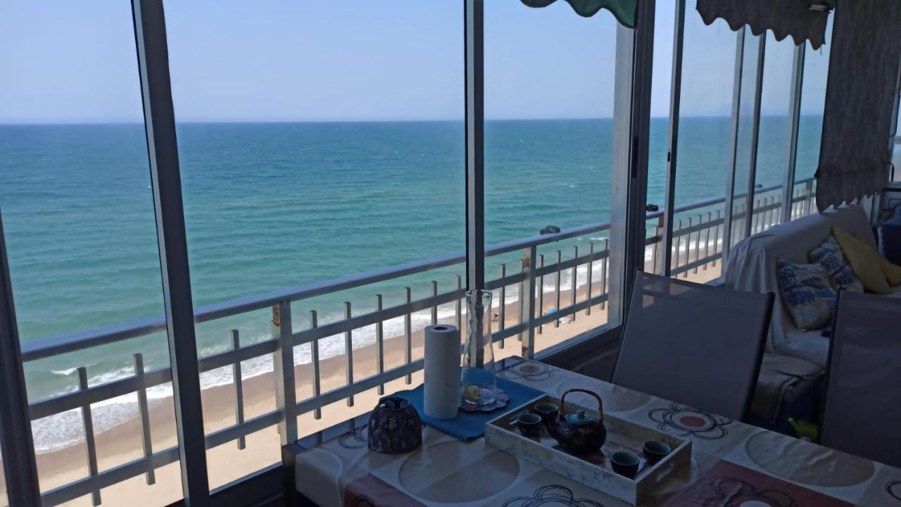 ולנסיה Blue Double Private Room At Front Beach - Habitacion Doble En La Playa מראה חיצוני תמונה