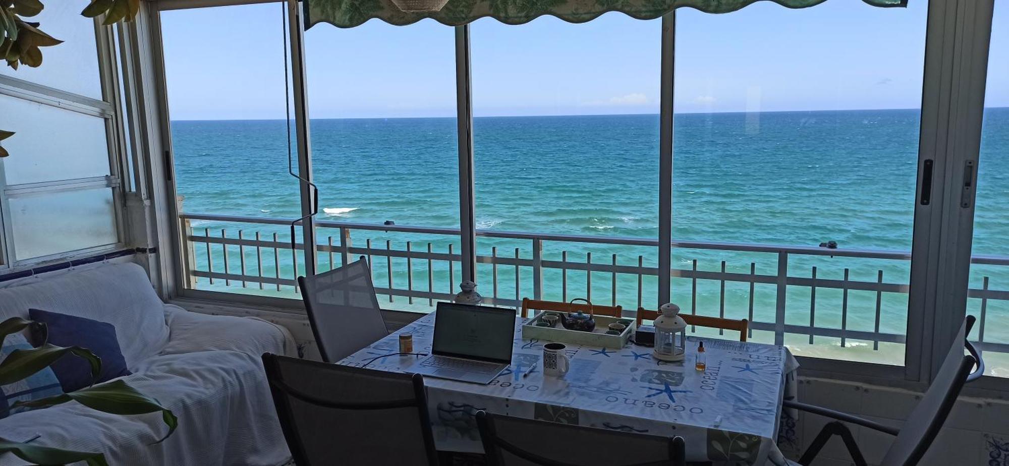 ולנסיה Blue Double Private Room At Front Beach - Habitacion Doble En La Playa מראה חיצוני תמונה